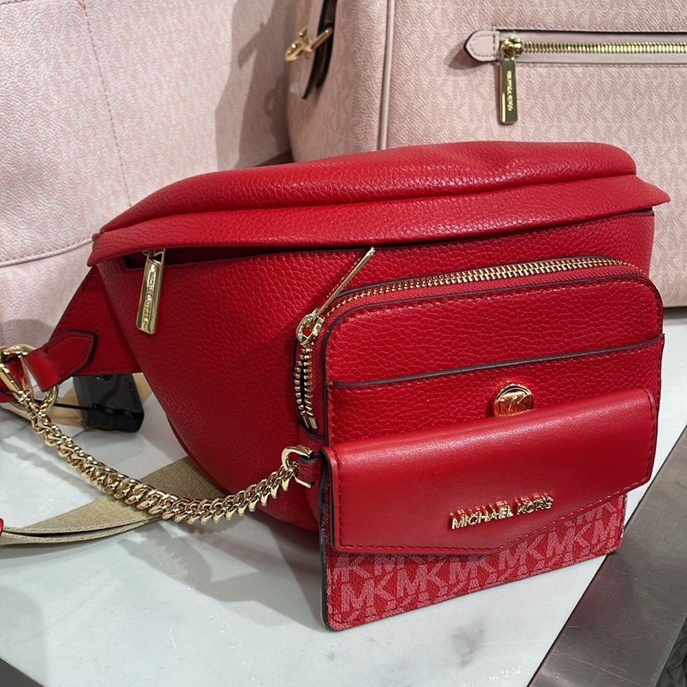 MICHAEL KORS
Maisie Large Pebbled Leather 2-in-1 Sling Pack
Bright Red
NWT - Picture 1 of 16